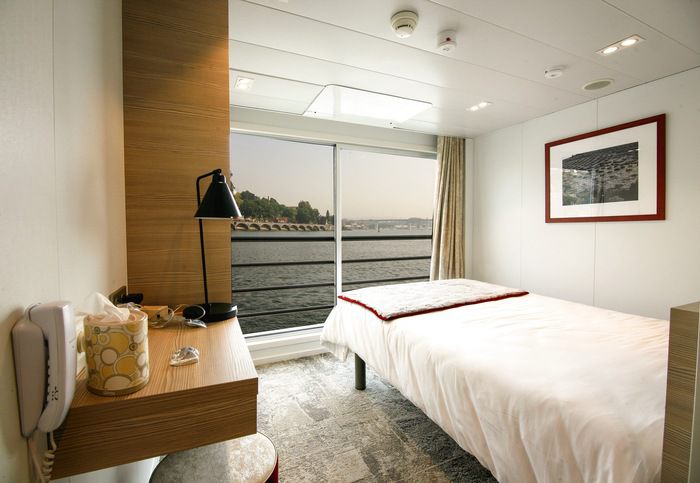 Middle Deck 1 Double Bed - Accessible Cabin CAT. B